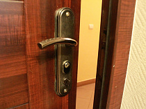 Калининградку с детьми ограбили в собственной квартире