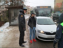 В Калининграде 5 экс-мигрантов-таксистов поставили на учёт в военкомате