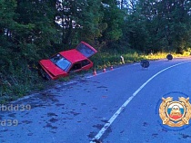 Слишком хорошая дорога привела в кювет 17-летнего под Озёрском