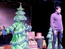 Алиханов вышел на сцену Театра кукол