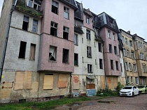 Сносу аварийного дома в центре Калининграда мешает сосед 