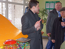 Глава области заинтересовался автоматами по продаже товаров для детей