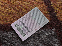 Мужик нашёл утерянные права, вклеил свое фото и разъезжал по Калининграду