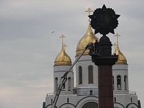 В Калининграде начищают Орден Победы на высоте 26 метров (фото)