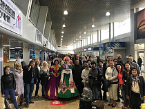В аэропорту Читы труппу калининградского драмтеатра встретили хлебом-солью