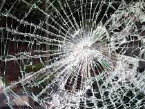 Подвыпивший калининградец разбил стекла случайной иномарки