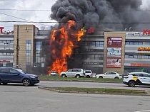 В Калининграде горит ТЦ «Гиант»