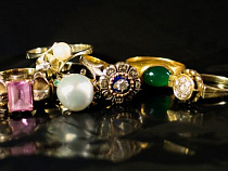 Калининградка отдала лжегадалке всё золото ради снятия порчи