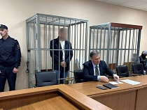 Чиновника мэрии Калининграда увели в СИЗО из-за скамеек у фонтана