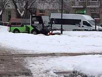 Снег в Калининграде начали убирать по-китайски