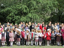 «Автотор» поздравил две школы с Днём знаний и оказал им помощь