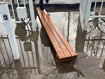 В Долгоруково затопило вход в школу