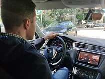 Алиханов пожаловался на нехватку денег на новую машину 