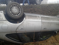 В 9 утра «Мазда» вылетела в кювет на крышу в Малом Луговом - соцсеть