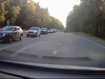 Из-за временного светофора на Балтийском шоссе появился затор