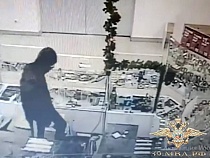 Понаех из Екатеринбурга вынес из ТЦ «Экватор» часы на 250 тыс. рублей