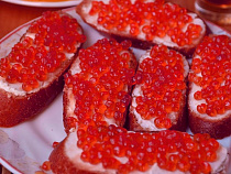 Перед Новым годом в Калининграде раскрыли секреты красной икры