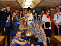 Конкурс караоке на «Крузенштерне»: пираты, стиляги и песни из мультфильмов