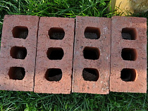 Интернет-магазин прислал жителю Калининграда кирпич вместо телефона