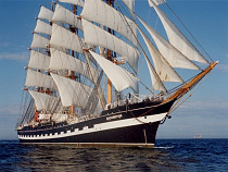 Один из крупнейших парусников России - "Крузенштерн" - отправился во Францию