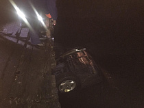 Смертельное ДТП под Калининградом: автомобиль съехал с моста и опрокинулся