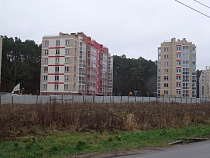 Власти разрешили «влепить» две 5-этажки у озера Тихое в Светлогорске 