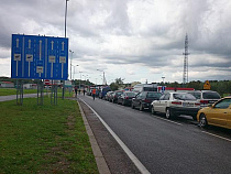  Россиянин спрятал в полу автомобиля почти 5 тысяч пачек сигарет