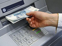  Калининградец украл деньги из зависшего банкомата