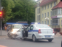 Полицейский автомобиль попал в ДТП на Невского в Калининграде