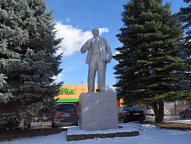 В Правдинске показали ужасающее состояние памятника Ленину