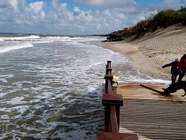 Балтийское море поглотило пляж в основании косы (фото)