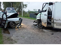 МЧС пришлось «вырезать» водителя из салона после ДТП у Откосово (дополнено+видео)