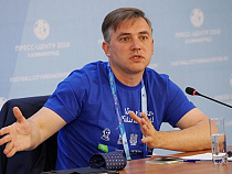 В Калининграде министр разделся до майки