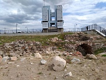 Алиханов сообщил, за чей счёт снесут Дом Советов 