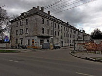 Очумевший мужик на старой “Мазде” сбил женщину, переходившую улицу по “зебре”