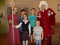 Посланник Деда Мороза встретился в Калининграде с семимиллиардным жителем Земли