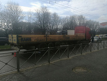 На проспекте Калинина грузовик «Даф» насмерть сбил пешехода (видео)