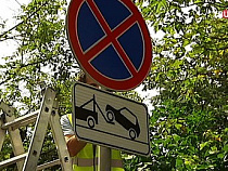 «Работает эвакуатор»: в Калининграде появились первые 30 табличек