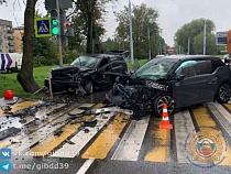 В Калининграде электро-БМВ влетел в "Мерседес"