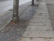 Калининградского губернатора просят сохранить исторические тротуары в Черняховске