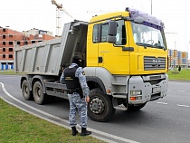 В Калининграде на дороге арестовали грузовик 