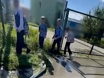 Школьники оказались в западне в районе масштабной застройки в Калининграде