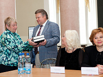  Число книг в калининградской "Звездной библиотеке" приближается к сотне