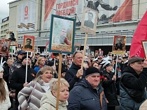 Шествием «Бессмертного полка» по Калининграду прошли десятки тысяч горожан