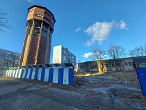 В Балтийске забил 18-метровый водяной фонтан из трубы