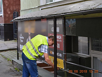 За месяц с улиц Калининграда «содрали» 240 незаконных рекламных конструкций