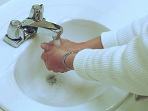 В пищеблоке спецучилища в Немане отсутствовали умывальники и не мылись столы по окончанию работы