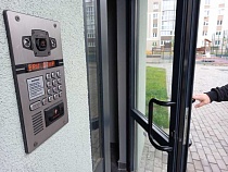 В Калининграде людей всё чаще разводят под предлогом замены домофона