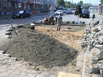 Брусчатку у Дома искусств переложат к концу августа