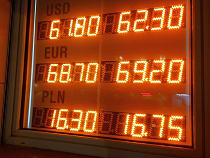 С февраля провоз 100 тысяч долларов США через границу должен быть подтверждён